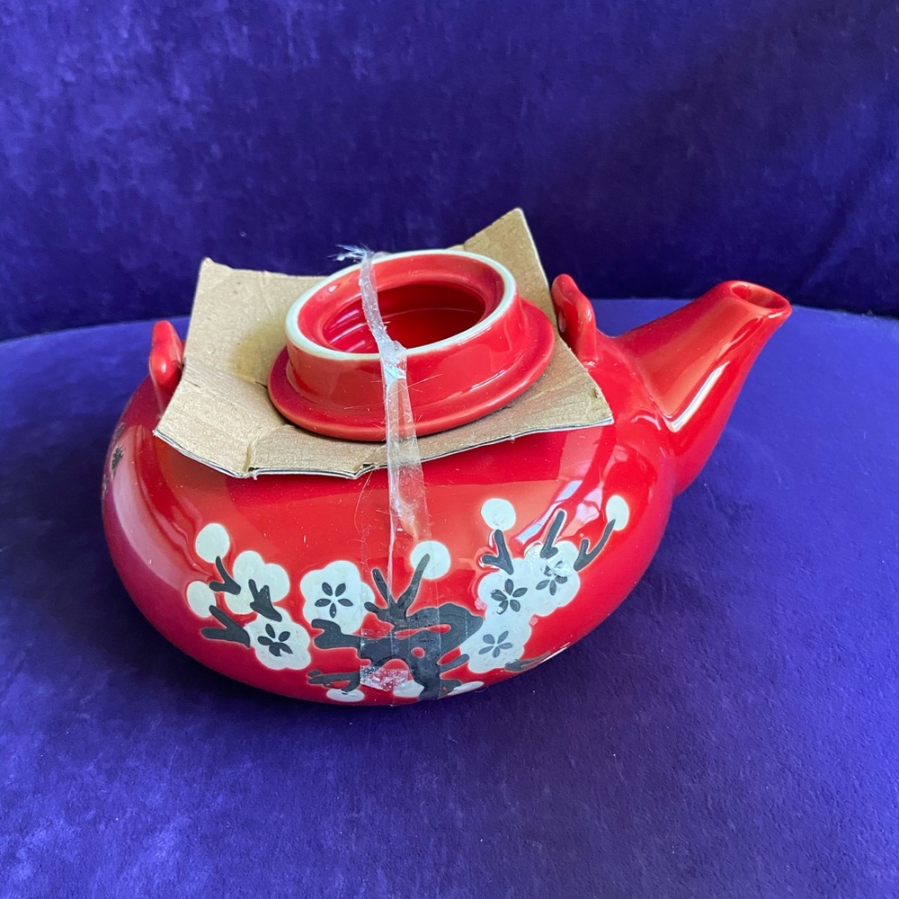 Ceramic teapot